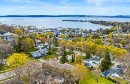 Experience comfort at Andrea Bluff Cottage, a 3-bedroom home in Harbor Springs. - Foto 20