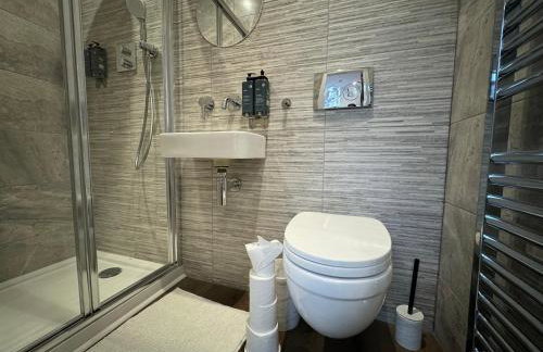 Luxury 6-Bed House - 6 En Suite- Jaquzzi Baths - Private Parking - Suitable for contractors - Foto 48