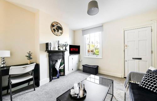 Central Canterbury Gem New Refreshed Decor Sunny Deck Outdoor Furniture FREE Parking 2BR 2BA TOP Location - Foto 55