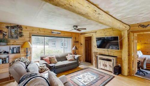 Dock and Lakefront! Family-Friendly Michigan Getaway - Foto 3