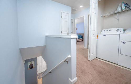 Modern 3-BR Townhome w Private Backyard Near RTP - Foto 53