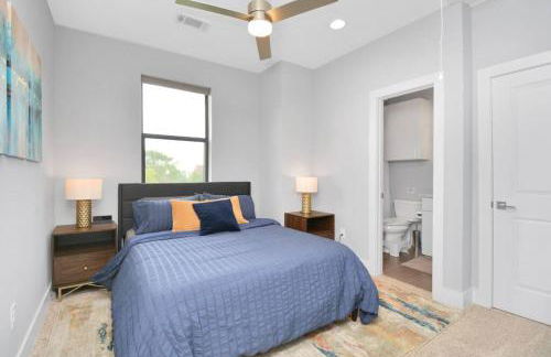 Skyline Views - Sleeps 10 Home Near Downtown - Photo 38