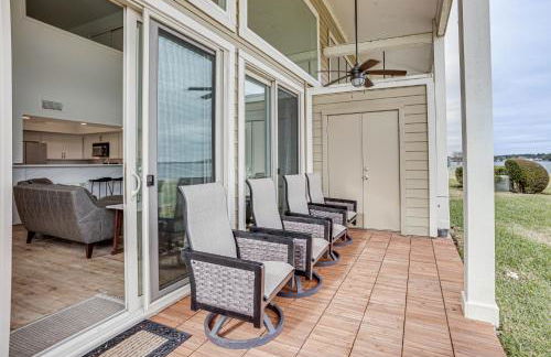 Gorgeous Lakefront Townhome with Pool Access and Views - Photo 20