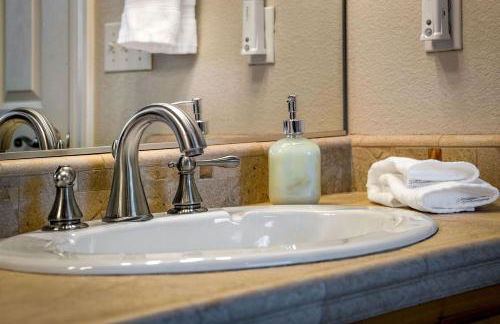 Cozy foothills home - Photo 36