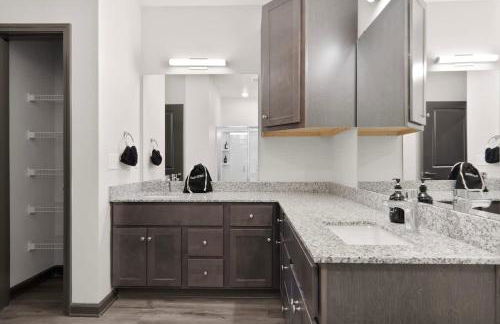 3BR King Bed Balcony North Raleigh - Foto 22