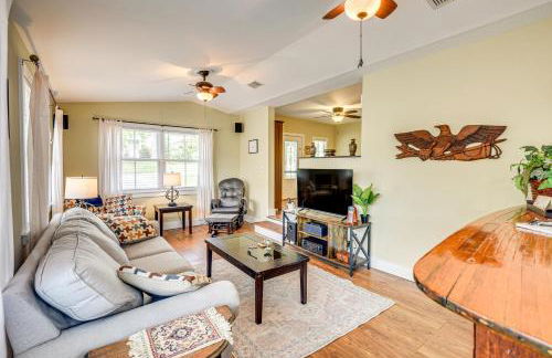 1 Block to Crescent Lake Charming Home with Porch! - Foto 7