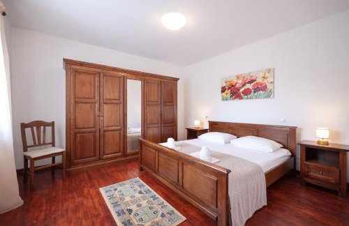 Villa Ena with Pool & Jacuzzi - Photo 9