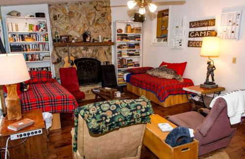 Spacious Cabin for a Group Getaway Overlooking Junior Lake in Florida - Foto 12