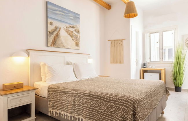 Parosquare Central Suites - Photo 18