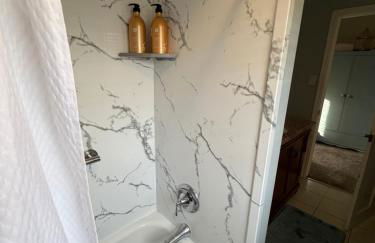 Cozy Cabin Vibe in the City - Foto 36