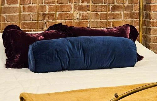 The Disco Loft - Downtown Springfield Apartment with Ping Pong - Photo 5