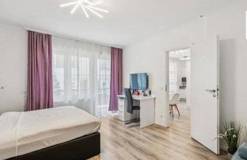 Prime Host Balcony Apartment - Photo 5