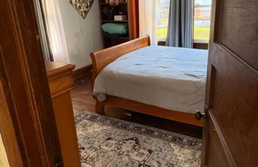 Tree House 6 bedrooms, 2 blocks from everything - Foto 67