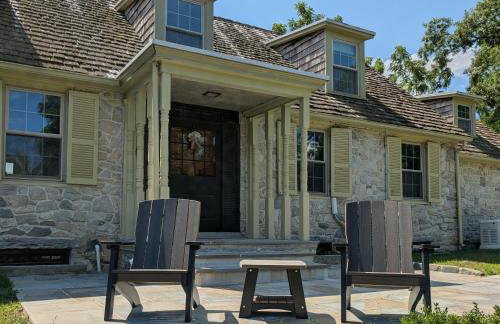 Downingtown Manor - 1900s Farmhouse with Creek Views - Foto 51