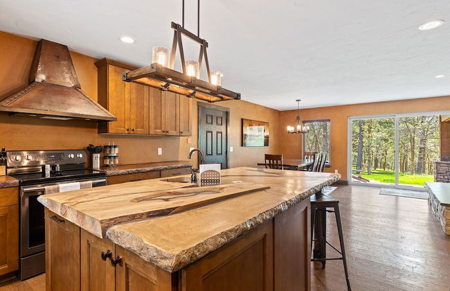 Larkspur Hills 5 BR Villa with Hot Tub - Photo 9