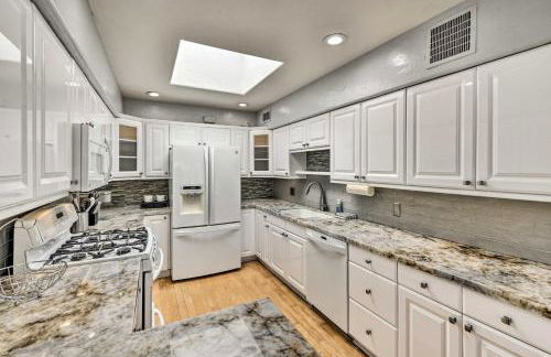 Luxe Palm Springs Home with Backyard Oasis! - Foto 14