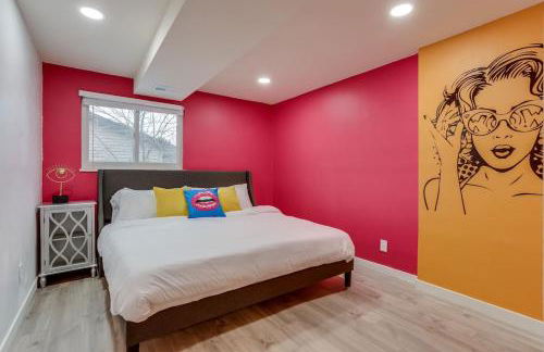 Pop Art Oasis with Karaoke Mini Golf Hot Tub and Pool - Photo 7