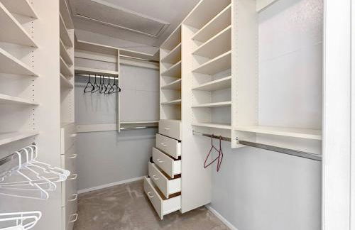 Luxe 4BR Vegas Retreat Pool, Games and BBQ - Foto 28