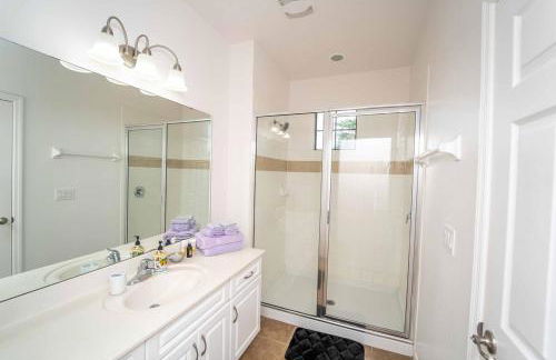 NearTheParks - 5BR Family Villa with Saltwater Pool near Disney - Photo 16