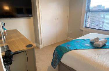 Bedford Contractor Base Sleeps 3 Secure Van Parking Fast WiFi - Foto 21