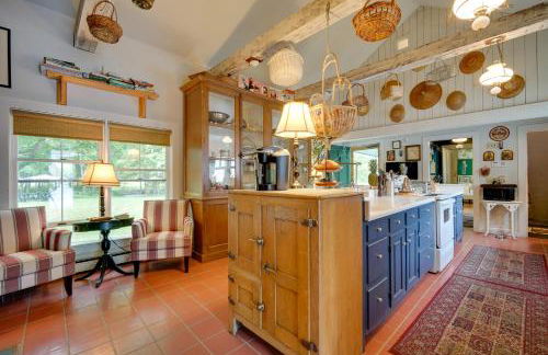 Gorgeous Victorian-Style House with Hilltop Pool! - Photo 10