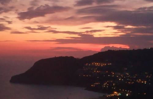 Between Beach & Center - Photo 6