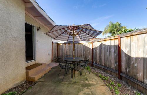 Private Hilltop Getaway with Patio Dogs Welcome! - Foto 15