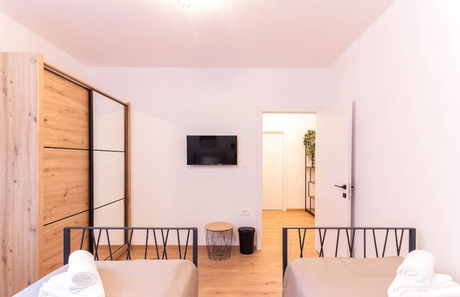 Villa PORTUM - Where Serenity & Comfort meet, Luxurious Woodland Retreat with Private Heated Pool & Amenities - Foto 9