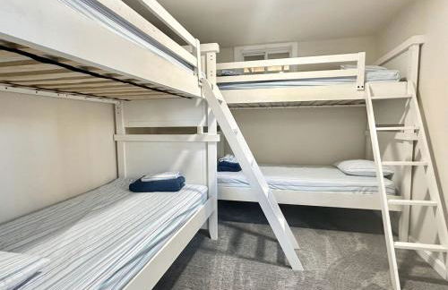 5BR Waterfront Hot Tub Kids Playscape Pets Family Compound! - Foto 71