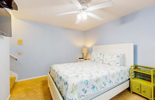 Ocean-view townhome with balcony & W/D - walk to beach - dog-friendly - Foto 16