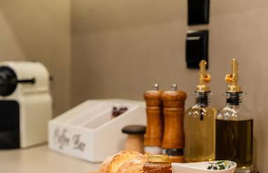 Rustic Boutique Apartment with Live Olive Tree & Private Parking - Photo 26