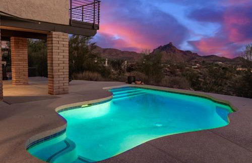 3BR Retreat with Heated Pool, BBQ and Mountain Views - Foto 16