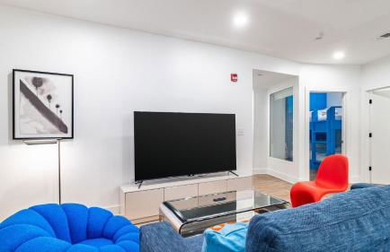 Dual Bachelor Pads w/ Rooftop Lounge & Games Sleeps 26 5 Min to Broadway - Foto 14