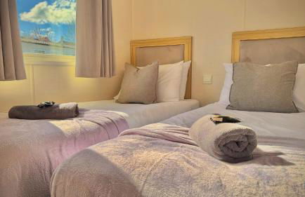 Marton Mere - 3 Bedroom Caravan- by Holiday Homes - Photo 31