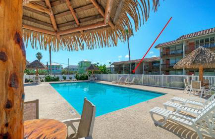 Beach Boardwalk Access Pool + Remodeled Interior Tropical Haven by Avantstay - Photo 4