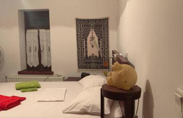 wood and stone in the path of lava - Foto 8