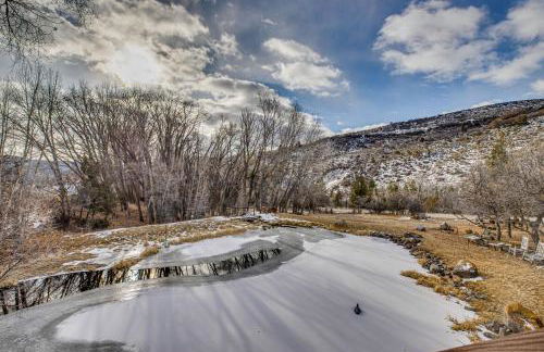 Deck and Pond Views! 2-Acre, Woodsy Rocky Mtn Haven - Foto 23