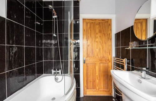 4 Bed , Monthly & Weekly Offers , Ideal For Contractors , Relocation & Leisure Stays - Photo 3