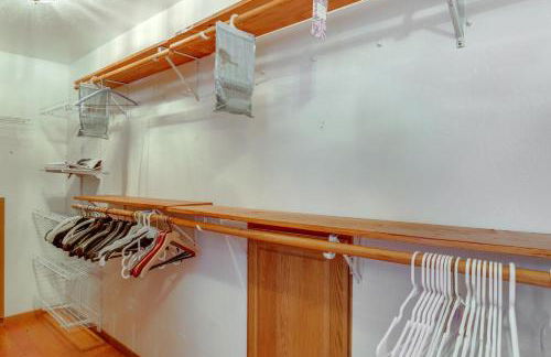 3 Mi to Sequoia Park Zoo Spacious Home with Sunroom - Foto 20