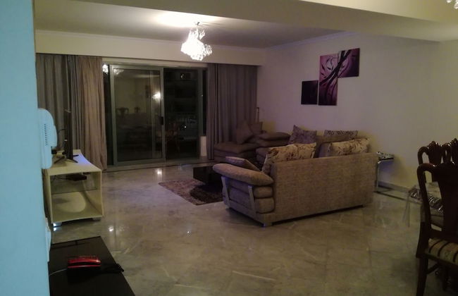 San Stefano Grand Plaza - Photo 9