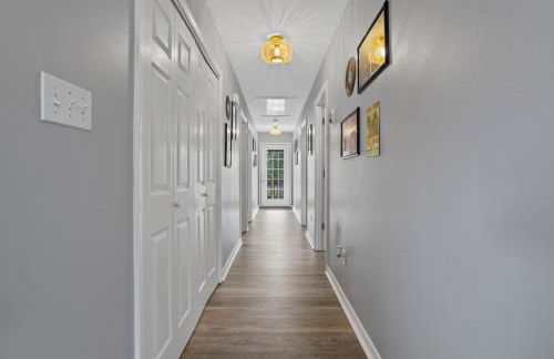 Waterfront Home with Pool, Hot Tub and Game Area - Foto 12