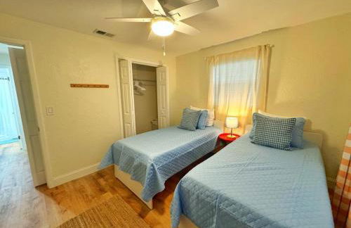 *NEW* Gorgeous Sunshine - 2BD/1BA - Private Fenced Backyard! - Photo 3