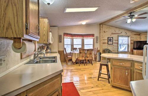 Cozy Crosby Cabin Near Serpent Lake and Main St - Foto 11