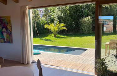 Contemporary Villa with Pool - Foto 13