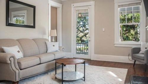 Old Dauphin Way Historic Home - Unit 2 - Photo 3