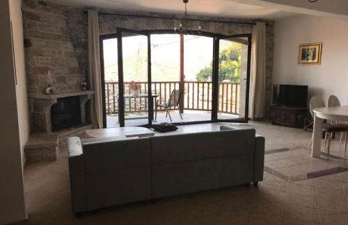 Venetia's Stone House - Photo 5