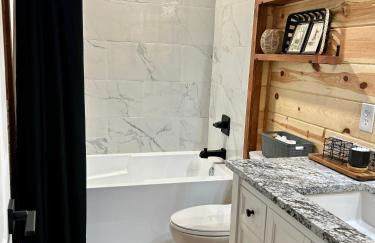 Livin on the Edge Cabin in Albert Pike, Beautiful! - Foto 26