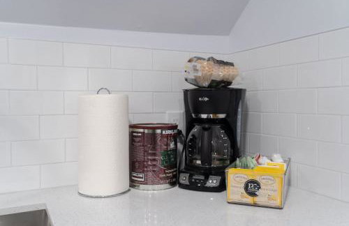 Burien's Top Unit with Spa-Inspired Bathroom - Foto 16