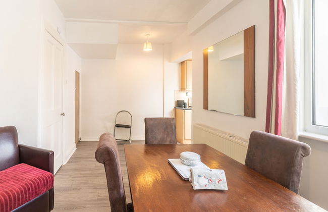 3 Bed Quaint House Town Center - Foto 8