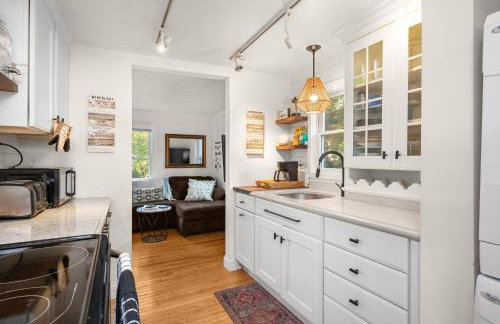 Babes Bungalow by Leavetown Vacations - Photo 14